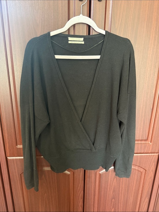 Urban Outfitters Sweaters - Urban Outfitters Low V cut Sweater